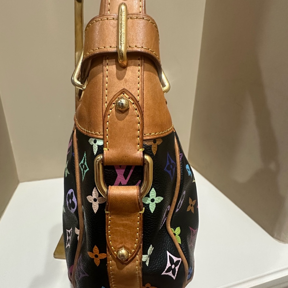 Louis Vuitton
x Takashi Murakami Monogram Multicolore Greta - Picture 14 of 16